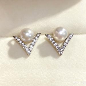 6.5mm Button Freshwater Pearl Stud Earrings, 18K Gold Plated