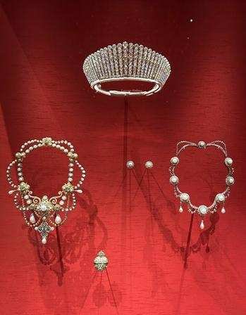 Dutch Poiré Pearl Parure